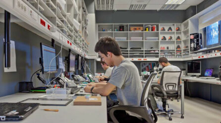 Common iPhone and MacBook Issues and How to Avoid Them: Tips from Mumbai’s Top Apple Repair Centers