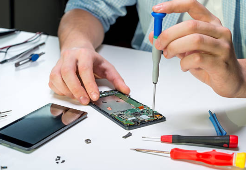 Qualities of Cell Phone Repair Shops in Ennis Texas Technicians