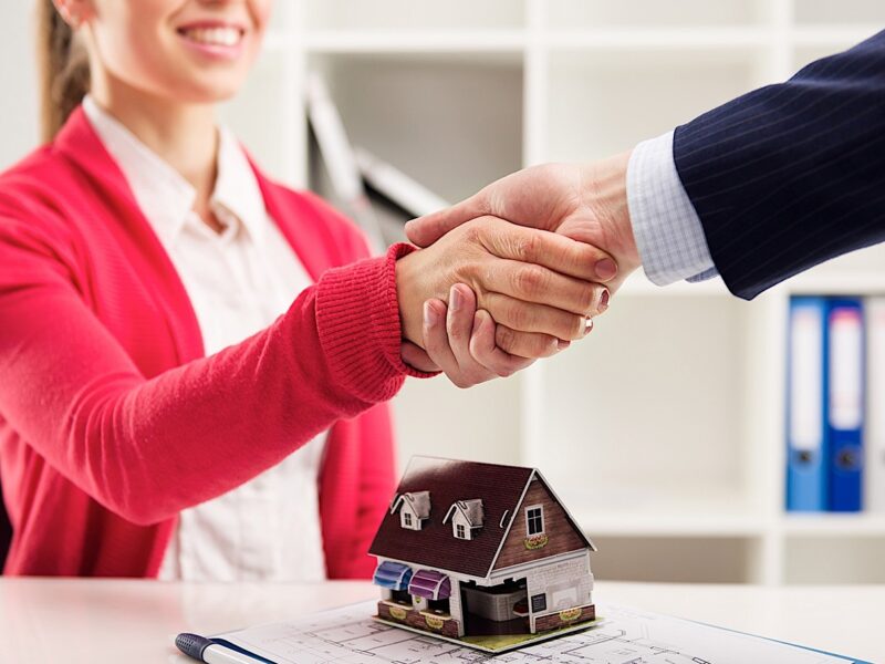 <strong>8 Things to Think About Before Beginning a Real Estate Agent Company</strong>